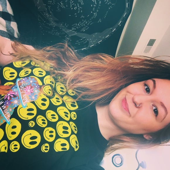 Meet your Posher, Lari - Picture 2 of 4